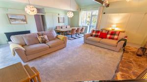 Streamways Nr Croyde - Large country cottage with valley views, Hot Tub option and private garden cabin, sleeps 12-16