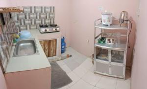 DJCI Apartelle Walk to Robinson & NE Pacific Mall 3 Min to SM Cabanatuan