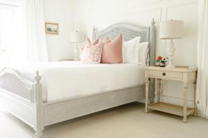 Queen Room with Balcony room in Fairville Inn