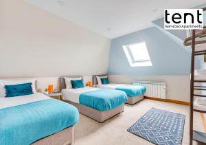 Bright, Stylish Two Bedroom Apt in Town Centre with Free Parking at Tent Serviced Apartments Chertsey
