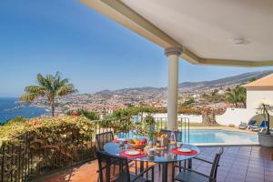 OurMadeira - Villa Vista Sol, grand traditional