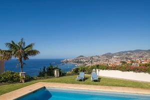 OurMadeira - Villa Vista Sol, grand traditional