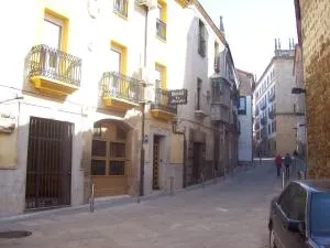 Hostal Muralla - Caserío Berrocalillo