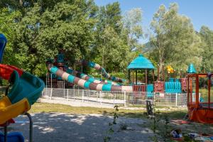 Campings Camping Le Lac Bleu : photos des chambres