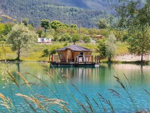 Campings Camping Le Lac Bleu : photos des chambres