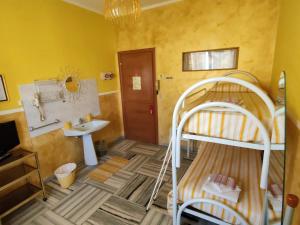 Twin Room with External Bathroom room in Hotel Serenella