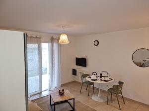 Appartements Bravone 7- Studio 2 pers- pieds dans l'eau-clim : photos des chambres