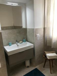 Menton vue jardins Biovès spacieux 2 pièces 52m2 en hypercentre