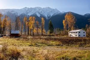 Pemberton Farmhouse by Outpost - Lillooet