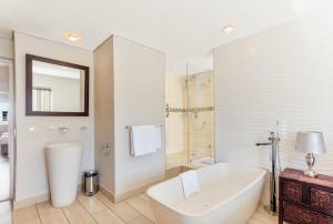 Three Bedroom Apartment - fully furnished with balcony