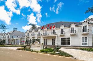 Golden Sun Hotel - Mangden