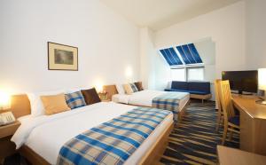 Superior Room with 2 Single Beds and Sofa room in Novotel Moscow Centre