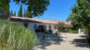 Maisons de vacances L'Annexe du chateau du Martinet : Appartement avec Terrasse