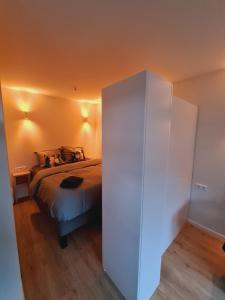 Studio Baarn with patio, airco, pantry, bedroom, bathroom, privacy - Amsterdam, Utrecht