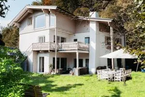 Chalet Happy Family, secluded location, 15 min to salzburg and just short to t lakes sound of music, BBQ&bikes&sunbeds for free, up to 14p - 比绍夫斯维森