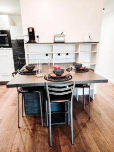 Appartements T3 au centre ville avec balcon, parking gratuit : photos des chambres