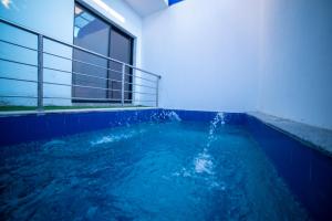 أجنحة مفروشة