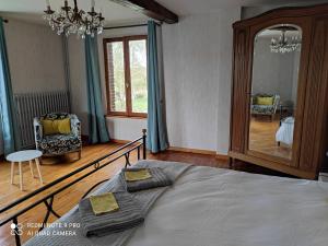 Maisons de vacances Au Moulin des Pres - Gite 15 couchages au bord de l'eau : photos des chambres