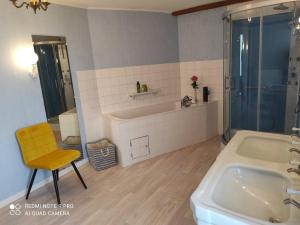 Maisons de vacances Au Moulin des Pres - Gite 15 couchages au bord de l'eau : photos des chambres