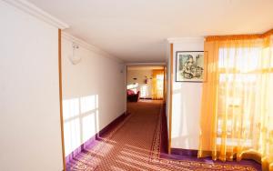 Riviera Hotel - Family only