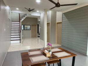 VISTANA INDAH HOMESTAY