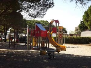 Campings GC - Confort et detente, 3 ch, 2 sdb, au calme, sur parcelle arboree : photos des chambres