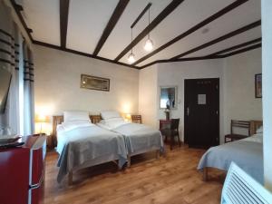 Economy Triple Room room in Avalon Rooms
