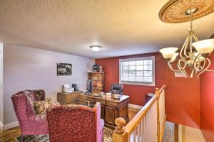 Cozy Home in Heart of Tampa with Lanai and Pool!