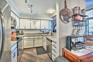 Relaxing Deck and Grill Pinetop Townhome!