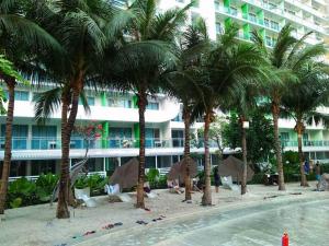 AZURE URBAN RESORT - PARANAQUE MANILA NEAR TERMINAL UNLIMITED WIFI and Netflix