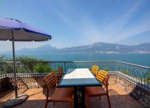 Apartment with Lake View room in Residence Castelli