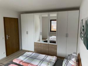 Großzügiges Domizil, 90qm, mit Terrasse, Garten, Infrarotkabine und Garage