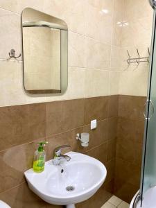 Apartment studio-СВІТЛО ЦІЛОДОБОВО-біля вокзалу-недалеко від центру