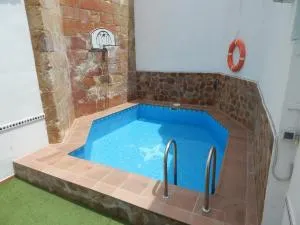 La Casilla: casa con piscina en centro histórico - Torreperogil
