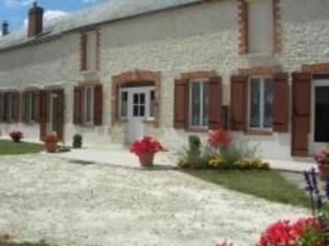 Maisons de vacances Gite Sceaux-du-Gatinais, 4 pieces, 6 personnes - FR-1-590-73 : Maison de Vacances (6 Adultes)