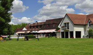 Hotels Logis Le Relais De Pouilly : photos des chambres