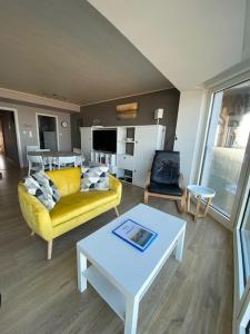 Valentino 0401 - 2 bedrooms 6p - stunning sea view - centrally located