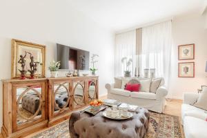 Graziella, LUXURY APARTMENT 2 bedrooms, Terrace and Private Parking downtown Lucca