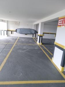 Apartamento Frente para o Mar - Varandão com Blindex - Vista Total para o Mar - 1 Suite e mais 2 Quartos-Ar Condicionado - 2 Vagas - BEIRA MAR - 70 metros da Praia ,TVS SMART GERAL -WI-FI -DISNEY PLUS-OUTROS- PORTARIA 24 HORAS-KIT PRAIA 4 PESSOAS