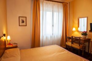 Double Room with Private Bathroom room in Hotel Melecchi
