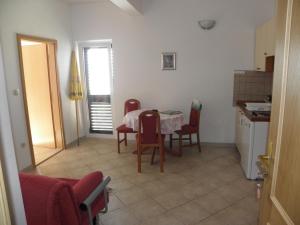 Apartment in Podgora with sea view, terrace, air conditioning WiFi 3812-5