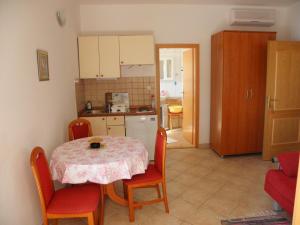 Apartment in Podgora with sea view, terrace, air conditioning WiFi 3812-5