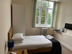 Basic Single Room room in The Admiral Cunningham Hotel