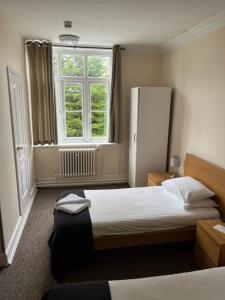 Basic Twin Room room in The Admiral Cunningham Hotel