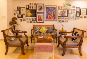 SaffronStays Birdsong - 3BR pet-friendly villa with lawns, treetop terraces, gazebo dining & tennis court