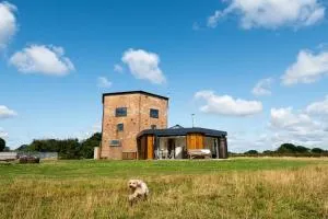 The Hexagon, wow what a location, views over the Essex marshes and sea - Steeple