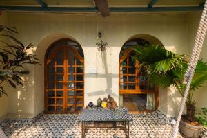 SaffronStays Birdsong - 3BR pet-friendly villa with lawns, treetop terraces, gazebo dining & tennis court