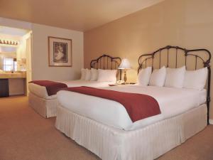 Deluxe Two Queen Beds with Kitchenette room in The Victorian Inn