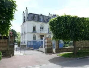 VILLA CAMILLE - Proche Paris & Disneyland - Saint-Thibault-des-Vignes