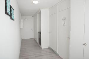 RUSTICO INN - SIMPLE ROOMS -- OLMA Messen & Autobahn 1 Min, HSG 6 Min, Spital 7min, günstige Parkplätze